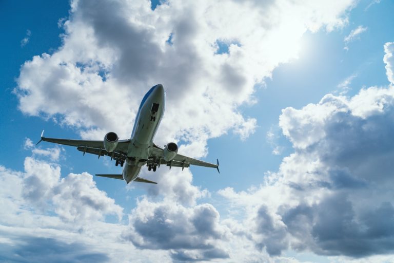Flyga utomlands innan 15 juli