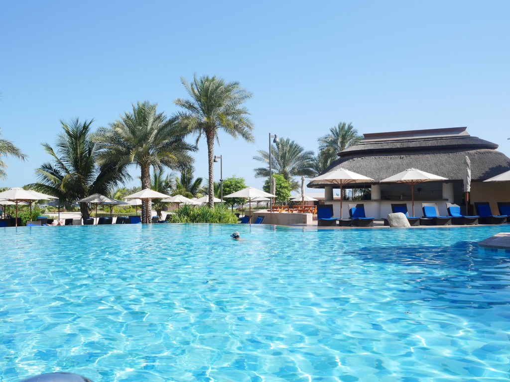 Ritz Carlton Dubai pool