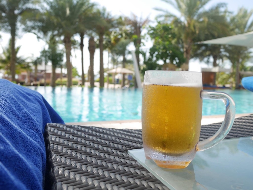 Ritz Carlton Dubai pool