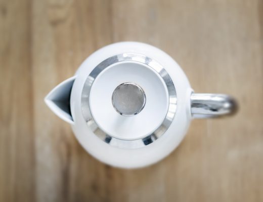 vattenkokaren på hotellrummet