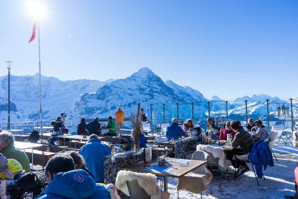 Restauranger med solterrasser i First