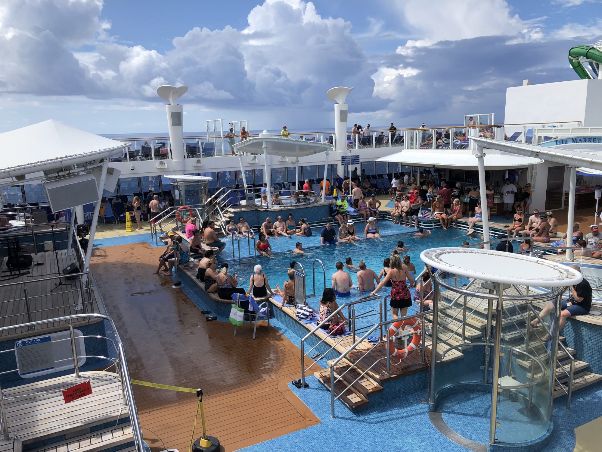 Pooler och vattenlek på Norwegian Getaway