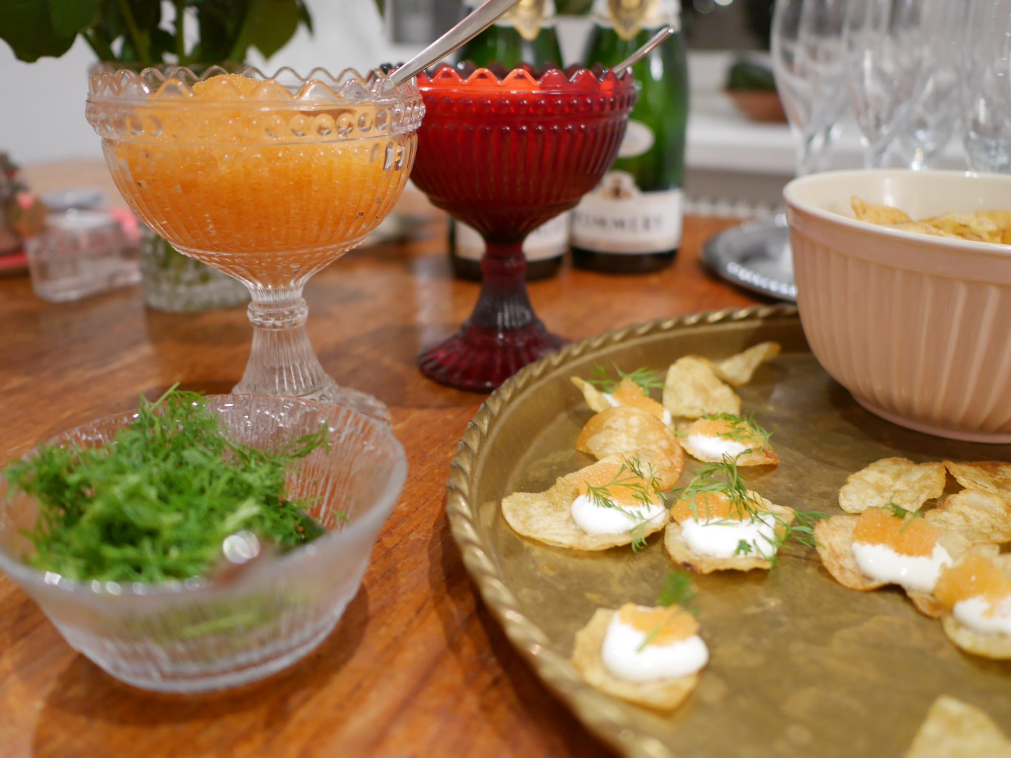 Champagne och chips med löjrom