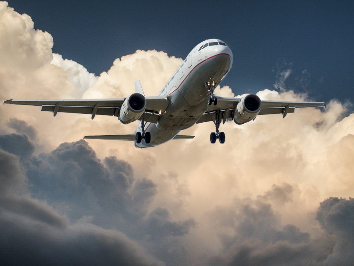 Hur stor del av koldioxidutsläppen kommer från flyget?