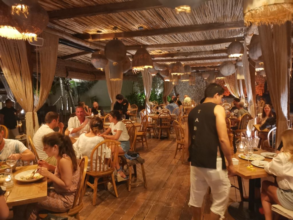 Tabuu - beach club och restaurang