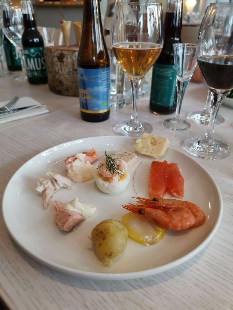 Klassiskt Julbord i sju turer fisk