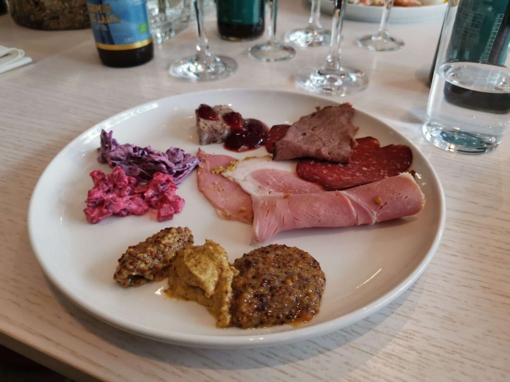 Klassiskt Julbord i sju turer på Artipelag