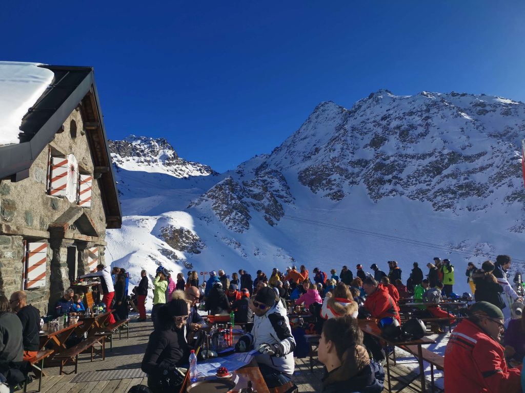 Restauranger i backen i Verbier - Cabane Mont fort