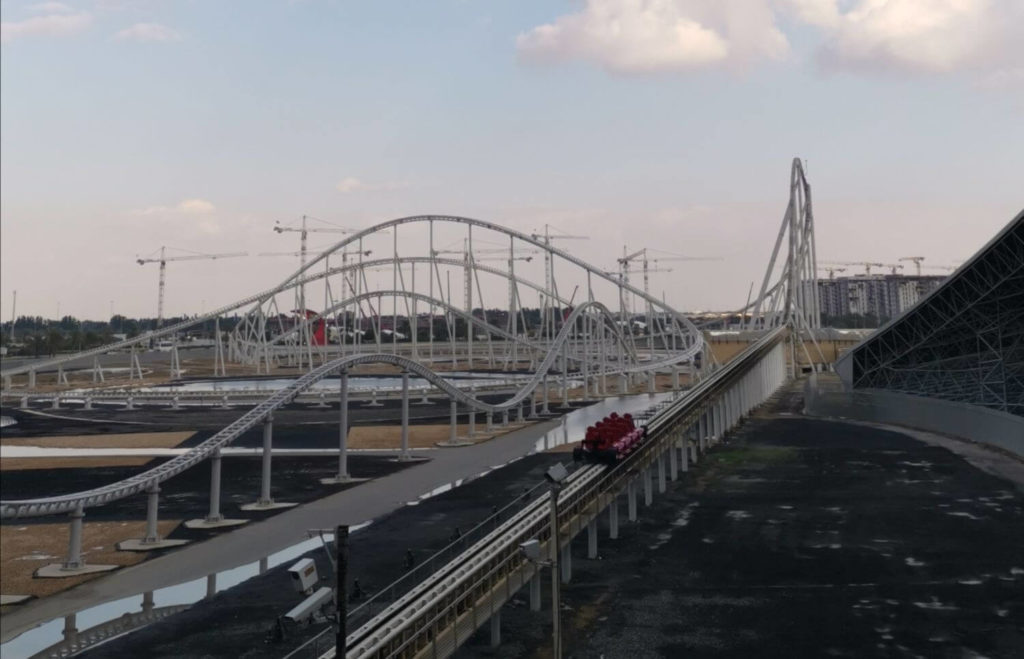 Världens snabbaste berg-och-dalbana - Ferrari World i Abu Dhabi