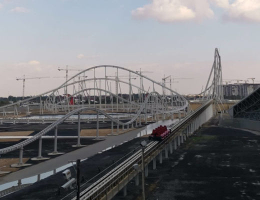 Världens snabbaste berg-och-dalbana - Ferrari World i Abu Dhabi