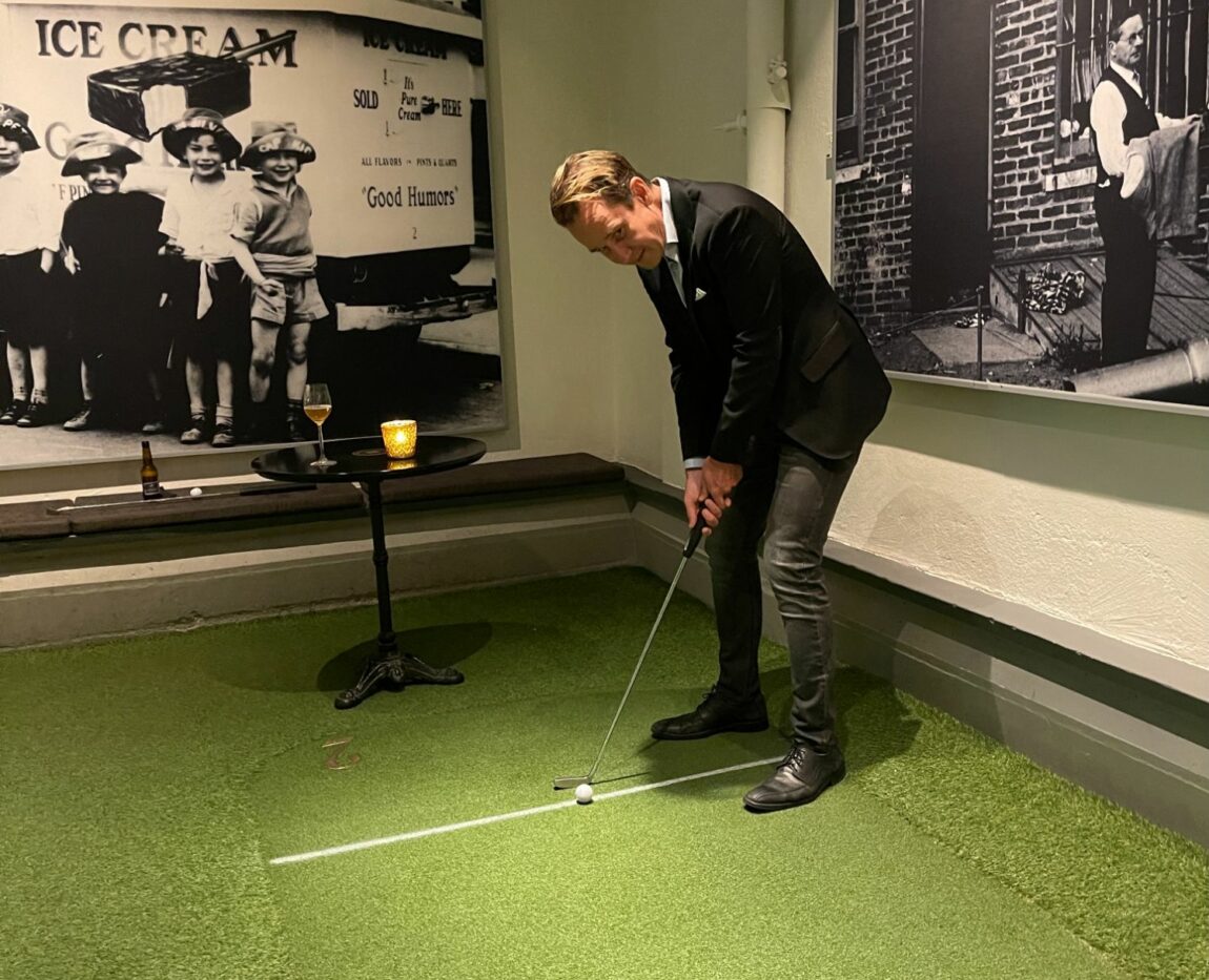 Minigolf i centrala Stockholm - Swing By Golfbaren