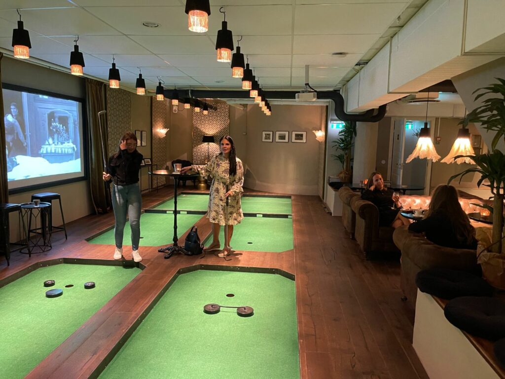 Bangolf i centrala Stockholm - Swing By Golfbaren