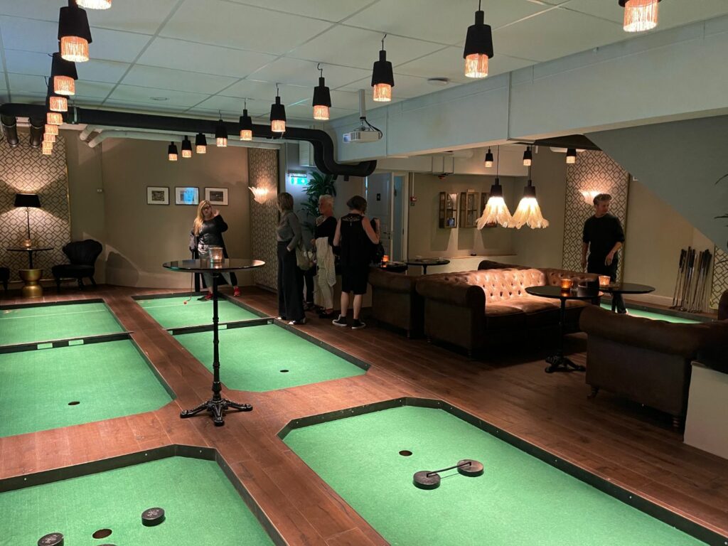 Minigolf i centrala Stockholm - Swing By Golfbaren