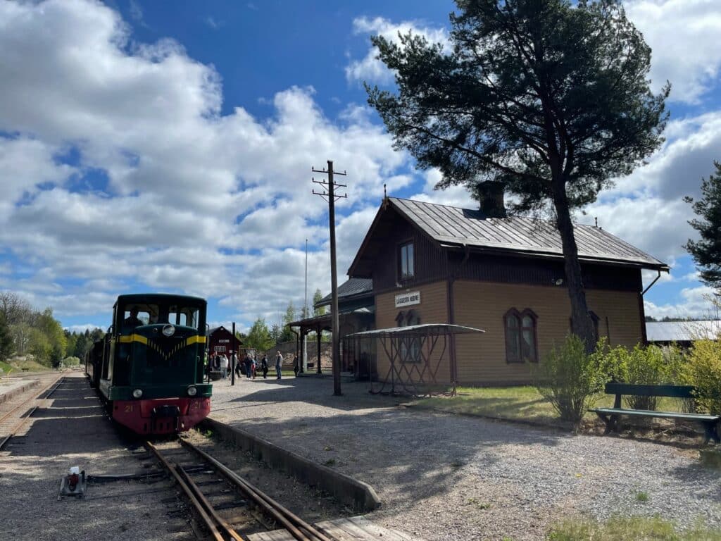 Tåget till Mariefred från Stockholm. Saker att göra i Mariefred