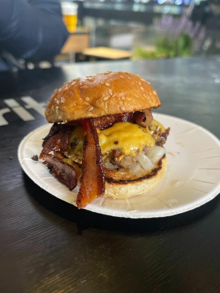 Bästa burgaren på Stockholm Burger Fest 2022 - Bacon Butter Burger