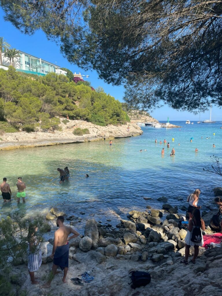 Parkering vid mindre stränder på Mallorca