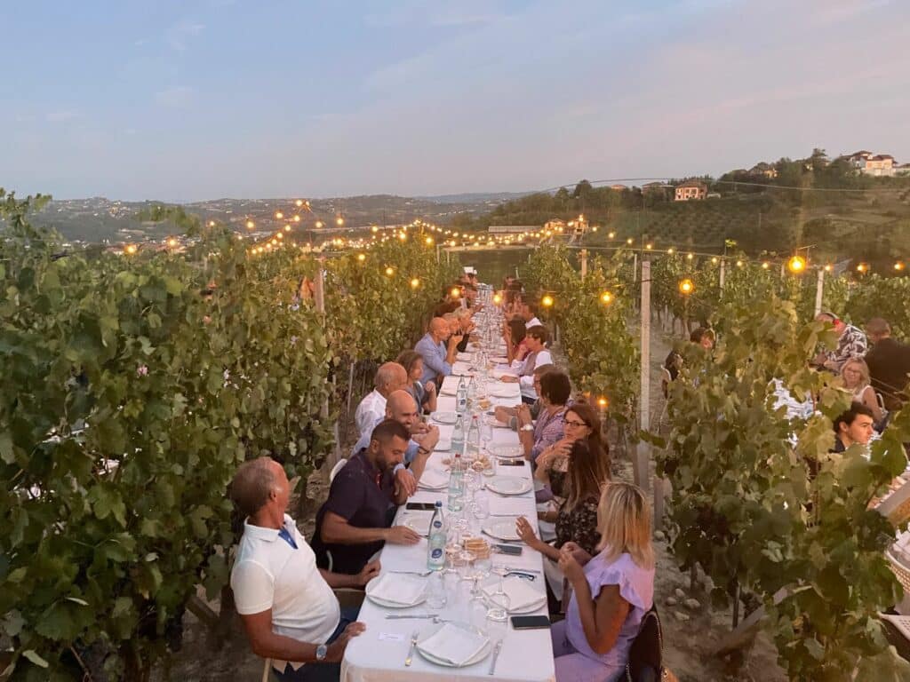 Middag under stjärnorna på en vingård i Piemonte
