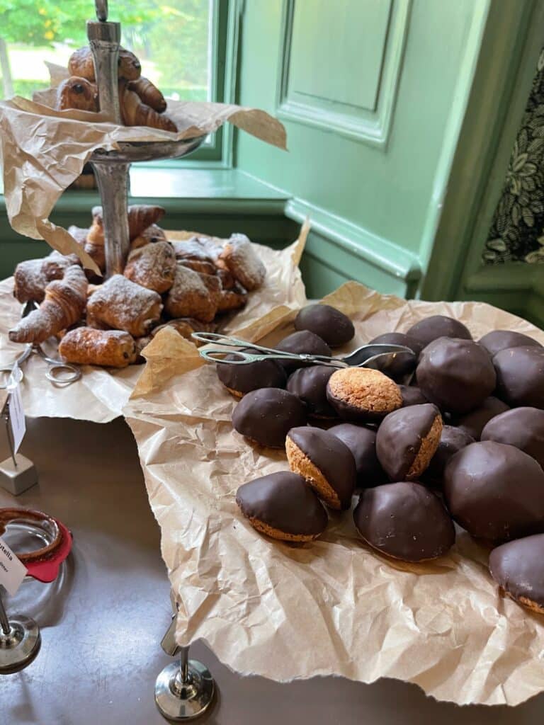 Frukost på Åkeshofs Slott 