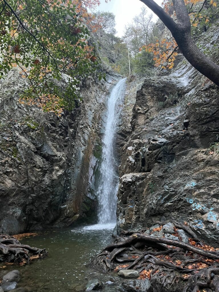Vandring till Myllomeris Waterfalls