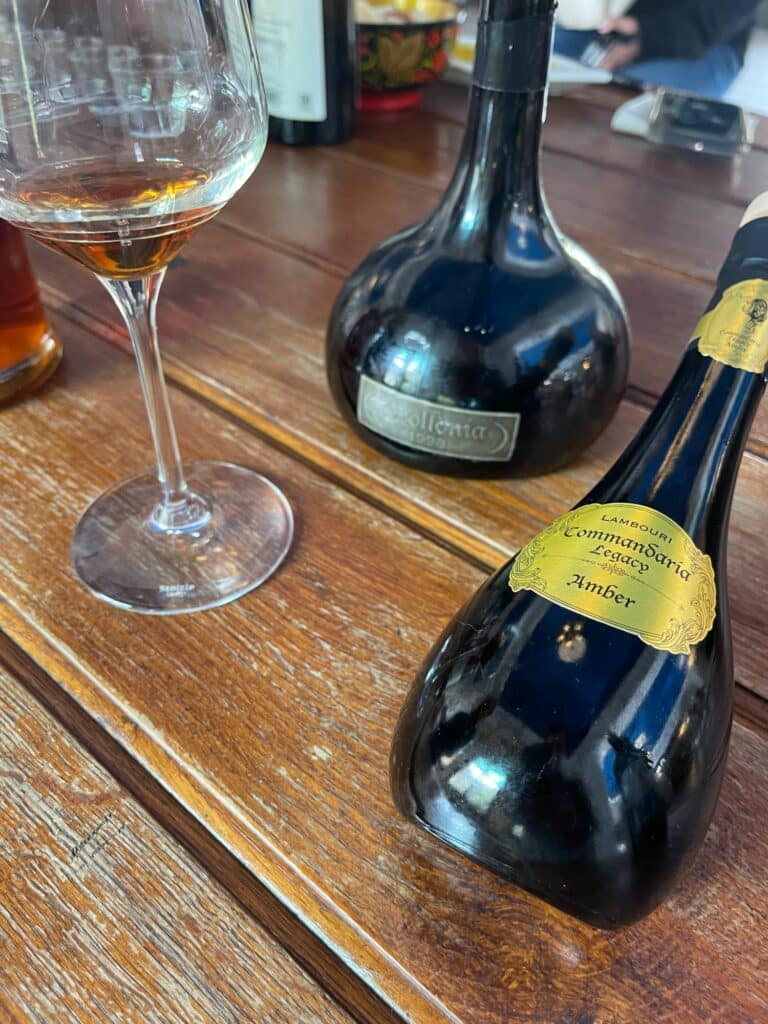 vinprovning på Lambouri Winery