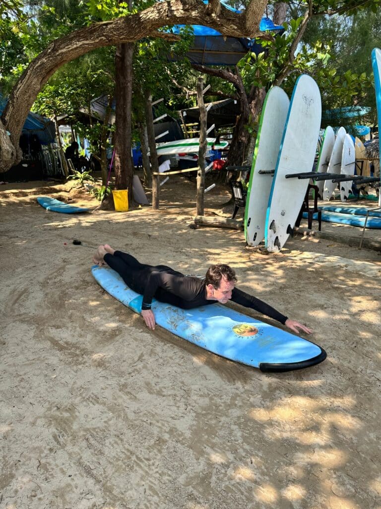 Vågsurfing i Weligama på Sri Lankas sydkust