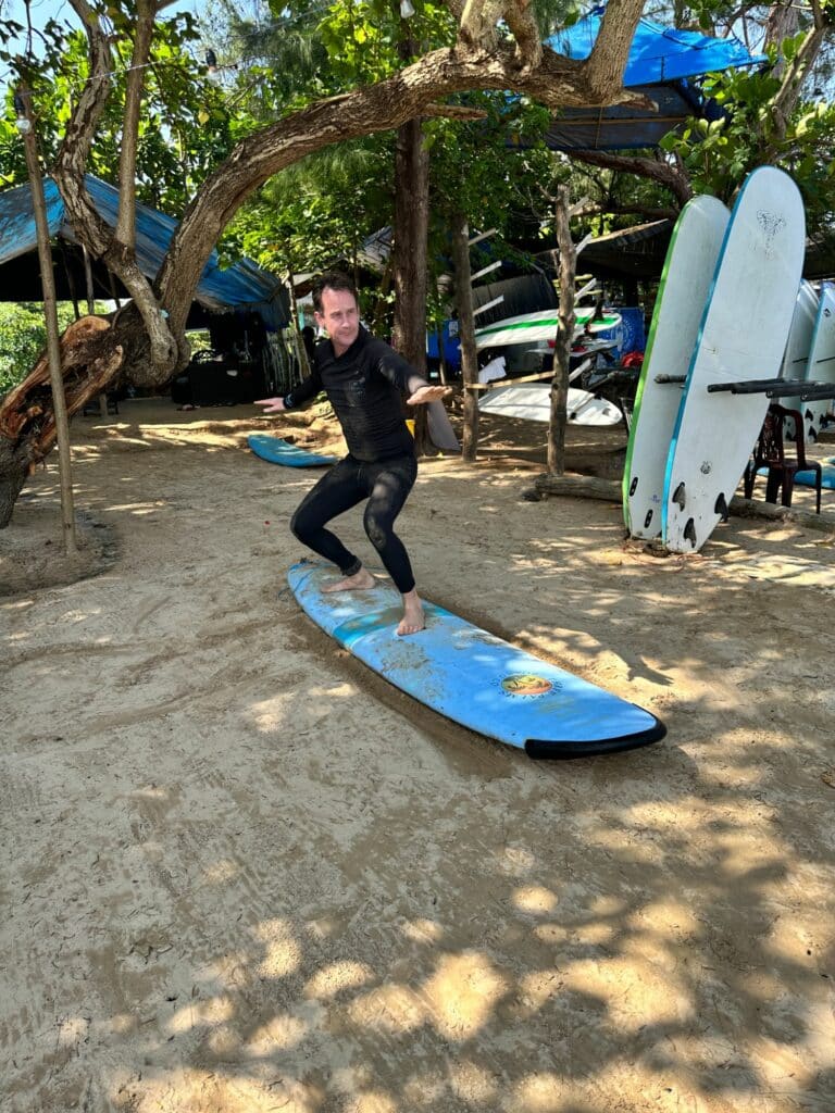 Vågsurfing i Weligama på Sri Lankas sydkust