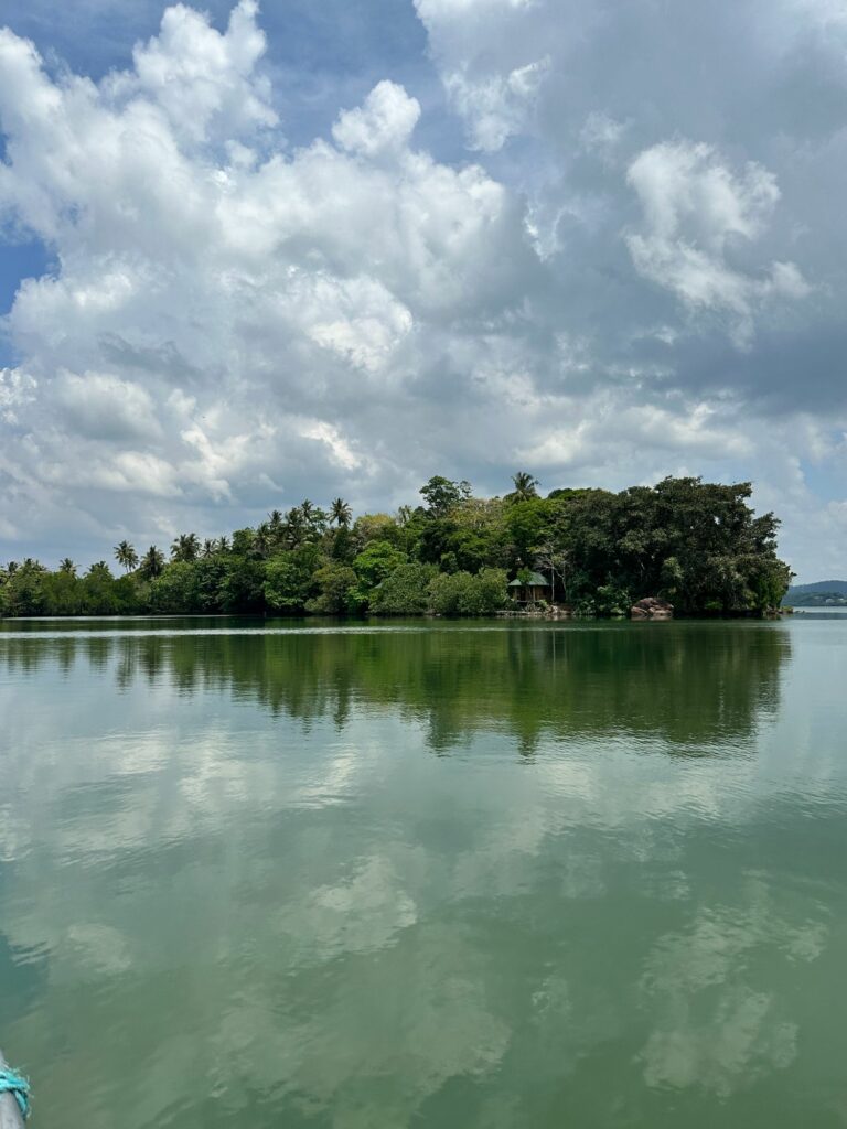 Koggala Lake - Den största sjön på Sri Lanka