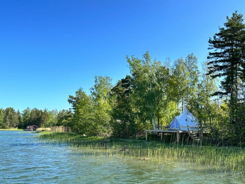 Glamping på Åland - bo vid havet i ett tält!