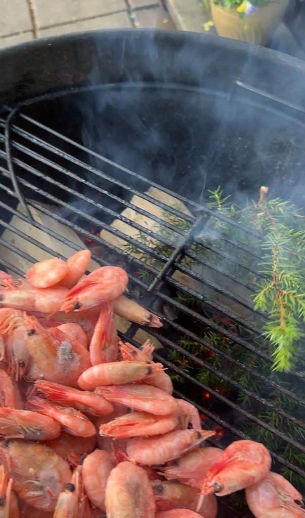 Rökta räkor på grillen