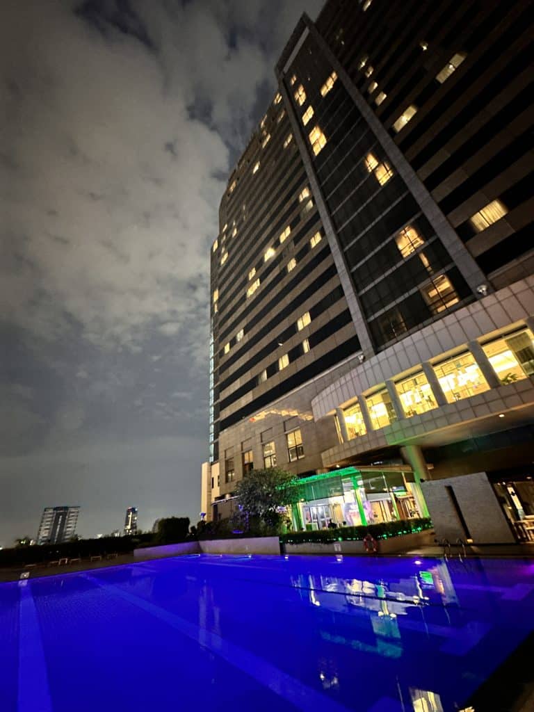 Centralt hotell i Bangkok med pool - Pathumwan Princess Hotel