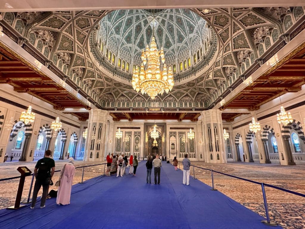 Männens bönesal i Sultan Qaboos Grand Mosque