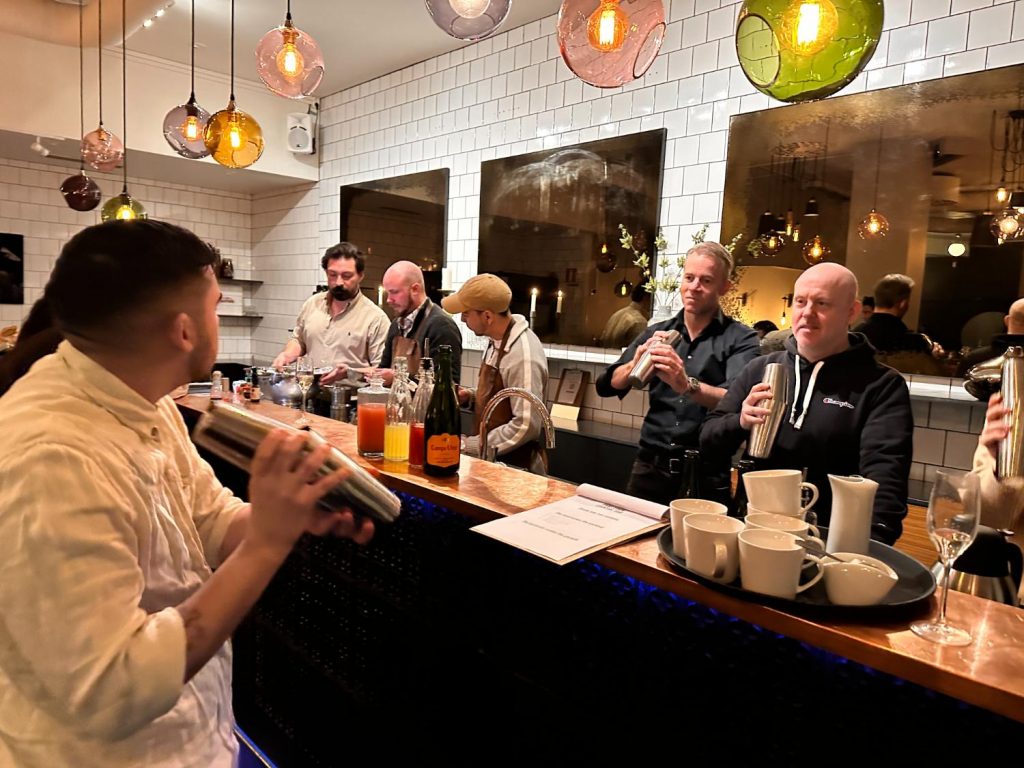 Bartenderkurs i Stockholm - Cocktailworkshop med Bartendrr
