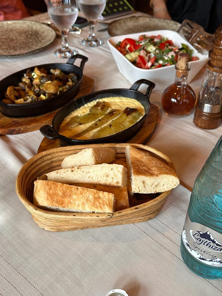 Lunch på Restaurang Liburnia i Pristina