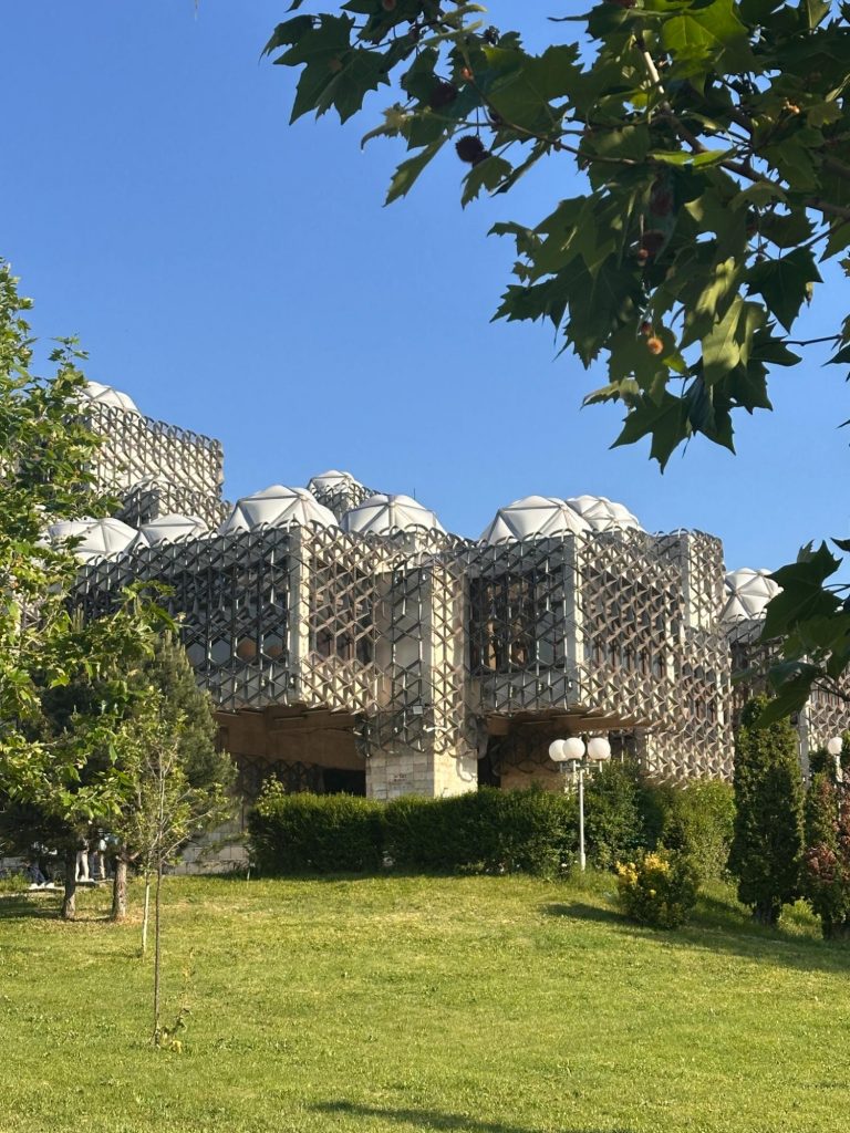 Resa till Kosovo – guide till Pristina,